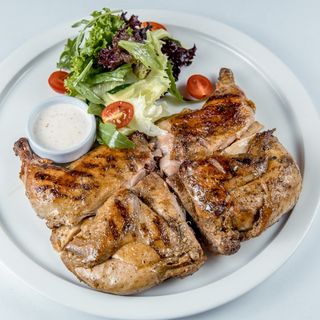 Цыплёнок табака под сливочно-чесночным соусом