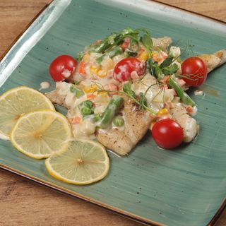 Филе судака с овощами 