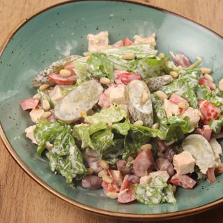 Салат с копченой курочкой 