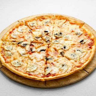 Пицца с ветчиной и шампиньонами (сырные бортики)