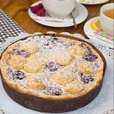 Пирог с творогом и вишней (685 гр)