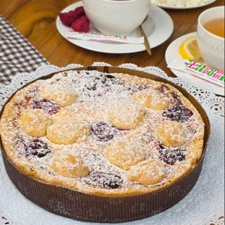 Пирог с творогом и вишней (685 гр)