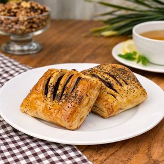 Қарақат қосылған қабатты бәліш 1 /60г Слойка со смородиной 1шт/60 гр