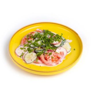 Салат "Редиска и свежие овощи в сметанной заправке"