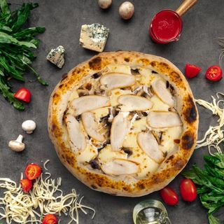 Пицца "Курица и грибы в белом соусе"
