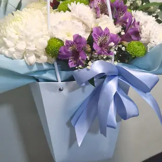 Композиция в голубой сумочке