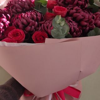 Букет из хризантем и роз Софи