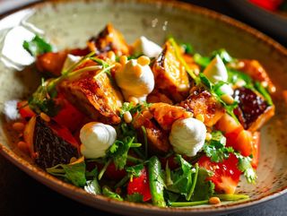 Салат с хрустящими баклажанами