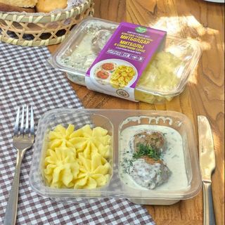 Картоп езбесі мен кілегейлі тұздықтағы митболдар 320г / Митболы в сливочном соусе с картофельным пюре 320гр