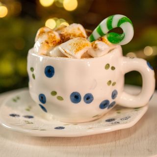 Жаңа жылдық Кружкадағы кофелі тирамису 270г / Тирамису кофейный в кружке новогодний 270гр