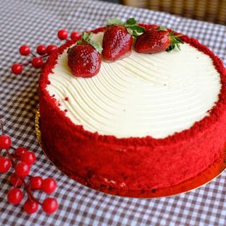 Қызыл барқыт құлпынаймен 1.970г / Торт Красный бархат с клубникой 1.970гр