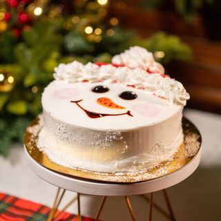 Құлпынаймен бал торт Аққала 1300г /Торт Медовый с клубникой Снеговик 1300гр