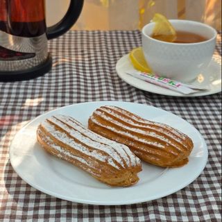 Эклер сливочный 40г 1шт