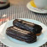 Эклер сливочный с шоколадом 50г