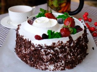 Бисквитті торт безе мен кілегеймен 1.300г  / Торт бисквитный с безе и сливками 1.300гр