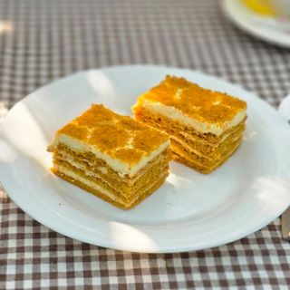 Пирожное фур. медовое "Пчёлка" 1шт/50 гр