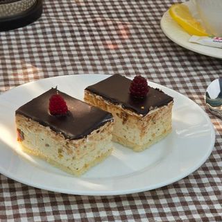 Пирожное фур. суфле "Қарлығаш" 1шт/55 гр