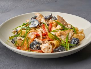 Курица в сливочном соусе блэк-пеппер