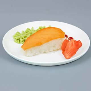 Суши с лососем