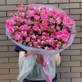 Пышный букет из кустовой розы