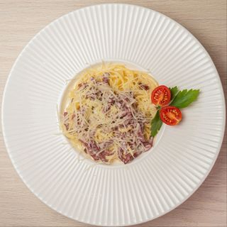 Спагетти с копченой телятиной в сливочном соусе