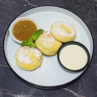 Сырники с соленой карамелью и балқаймақ
