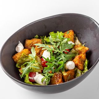 Салат с хрустящими баклажанами