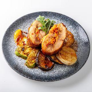 Куриный рулет с овощами