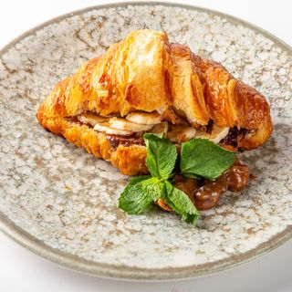 Круассан нутелла-банан