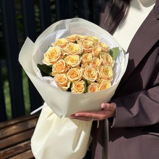 Букет из 25 кремовых роз