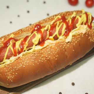 Биг Хот-Дог с салатом "Коул-слоу" и фри