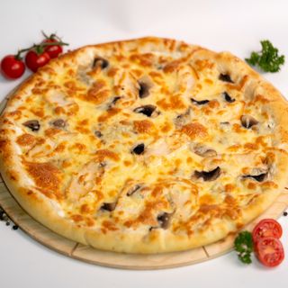 Пицца с курицей и грибами