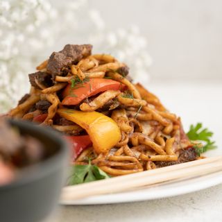Жареный лагман с говядиной