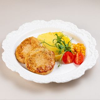Котлеты детские куриные с картофельным пюре