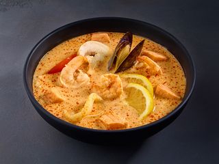 Том ям с морепродуктами 