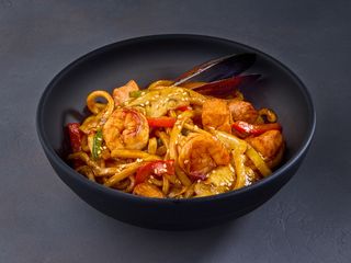 Лапша с морепродуктами WOK