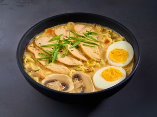 Рамен сырный с курицей