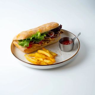 Панини с курицей и с картофелем фри