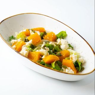 Салат с запеченной тыквой и сыром фета