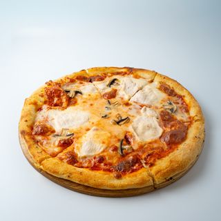 Пицца с курицей и грибами 