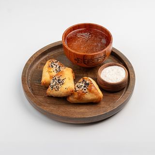 Самса из говядины с бульоном и сузбе