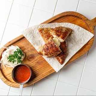 Кюфте из курицы в сырной начинке гриль