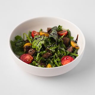 Салат с куриной печенью и горчично-апельсиновым соусом