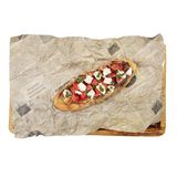 Брускетта с пастой из маслин, свежими черри