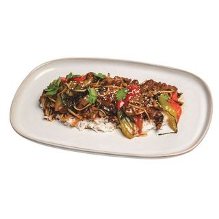 Мясо с овощами, эноки и рисом