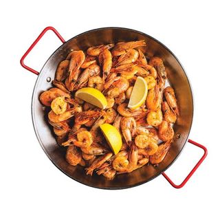 Много жареных креветок