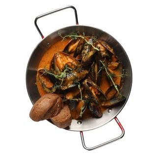 Мидии в томатном соусе