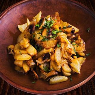 Жареный картофель с грибами