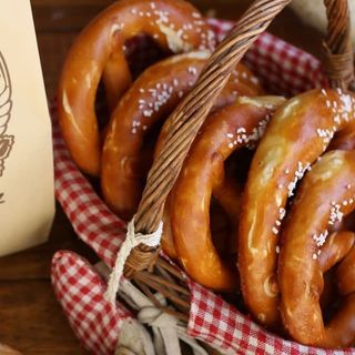 Брецель со сливочным маслом