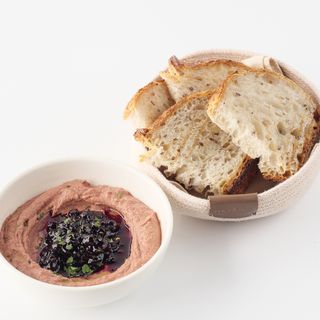 Паштет из печени индейки и конфи смородины